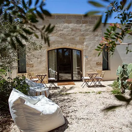 منزل ريفي Masseria Li Reni *